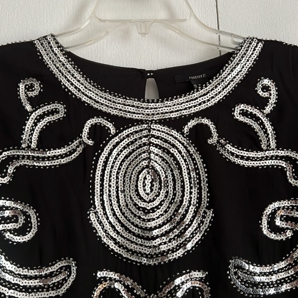 Forever 21 Black Sequined and Beaded Crop Top Size Medium NWOT - Picture 2 of 6